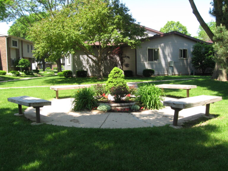Circle Garden Wide